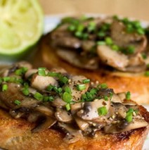 Rustikale Champignon-Crostini aus Norditalien