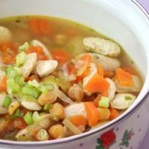 Italienische Kichererbsensuppe mit Gemüse