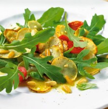 Salat mit Pastinake und Kirschtomaten