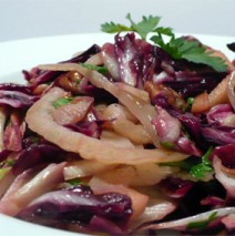 Radicchio-Fenchel-Salat mit Pekannüssen
