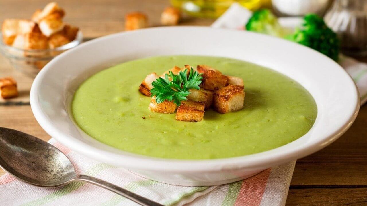 Broccoli Suppe: Original Rezept mit Garnelenschwänzen