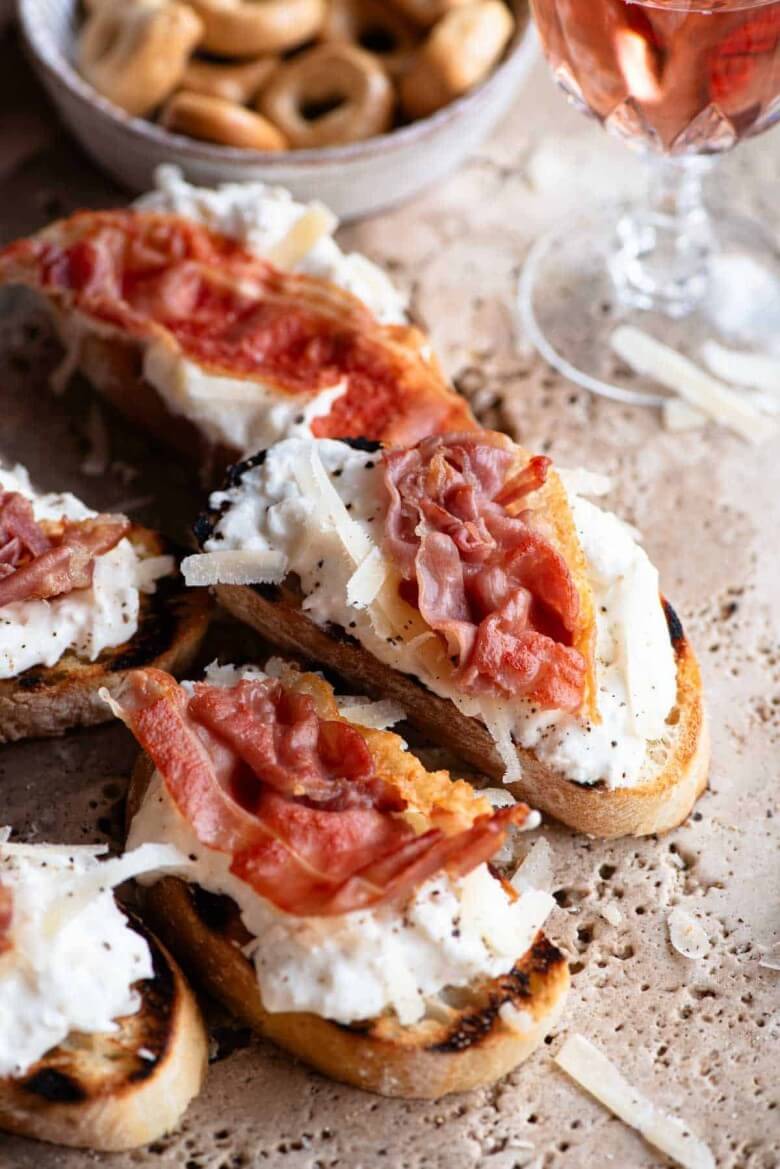 Schritt für Schritt Burrata-Crostini zubereiten