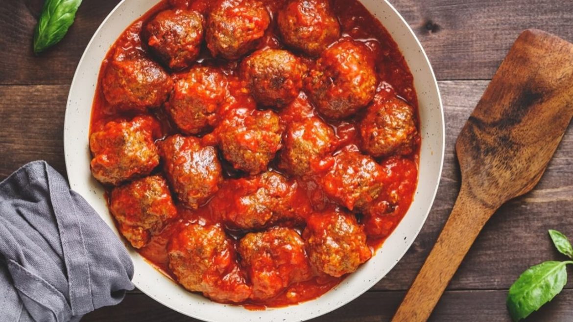 Hackbällchen mit Tomatensauce - Rezept der italienischen Küche