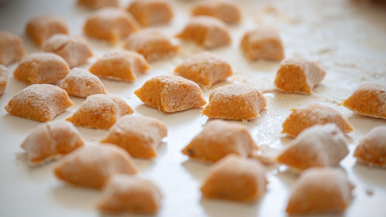 Rezept für Gebratene Gnocchi mit Butter-Basilikum-Sauce