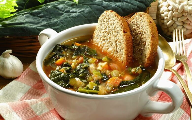 Essensreste für eine Ribolita verwenden