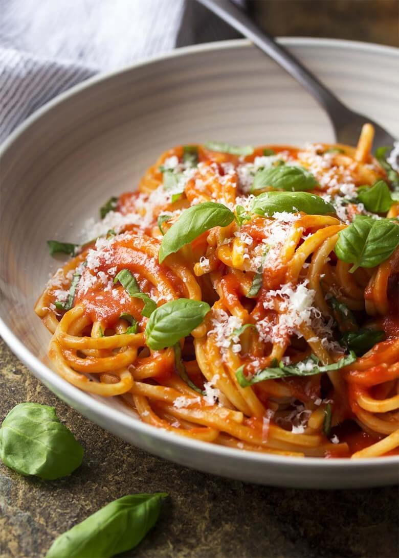 Einfache Rezepte der italienischen Regionalküche für Anfänger mit Bruschetta, Pasta al Pomodoro, Focaccia und weiteren traditionellen Spezialitäten