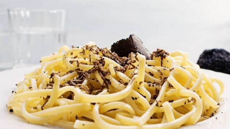 Italienische Spezialitäten - Strangozzi al tartufo nero