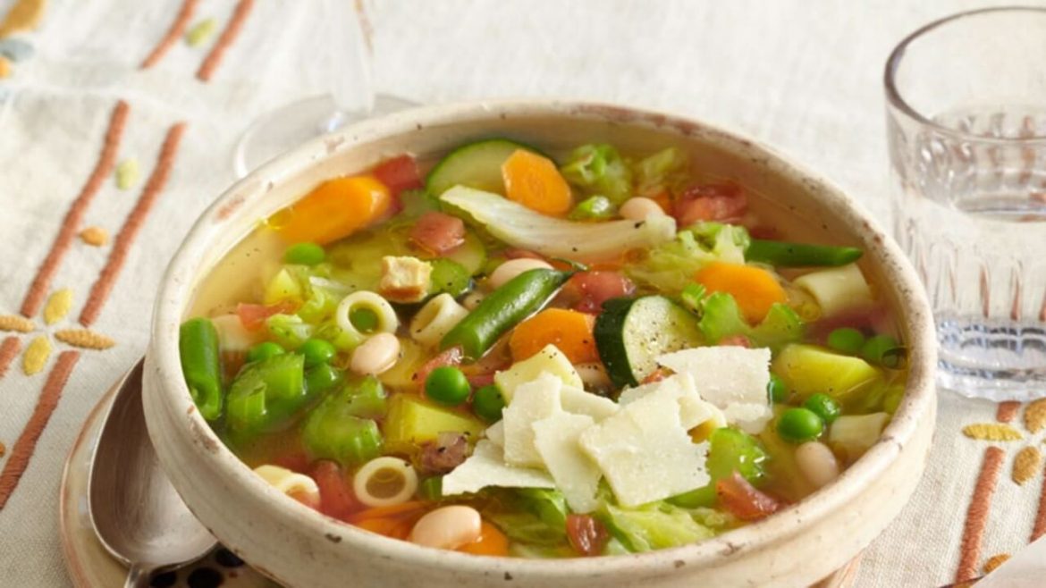 Minestrone: Original Rezept italienische Gemüsesuppe