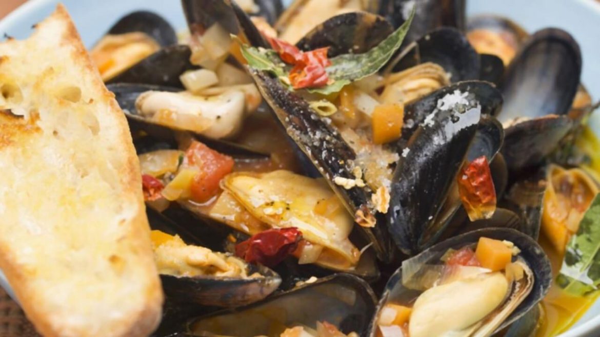 Italienische Muschelsuppe