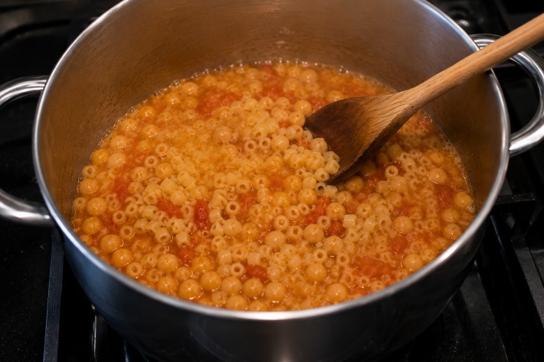 Original italienische Pasta e ceci kochen