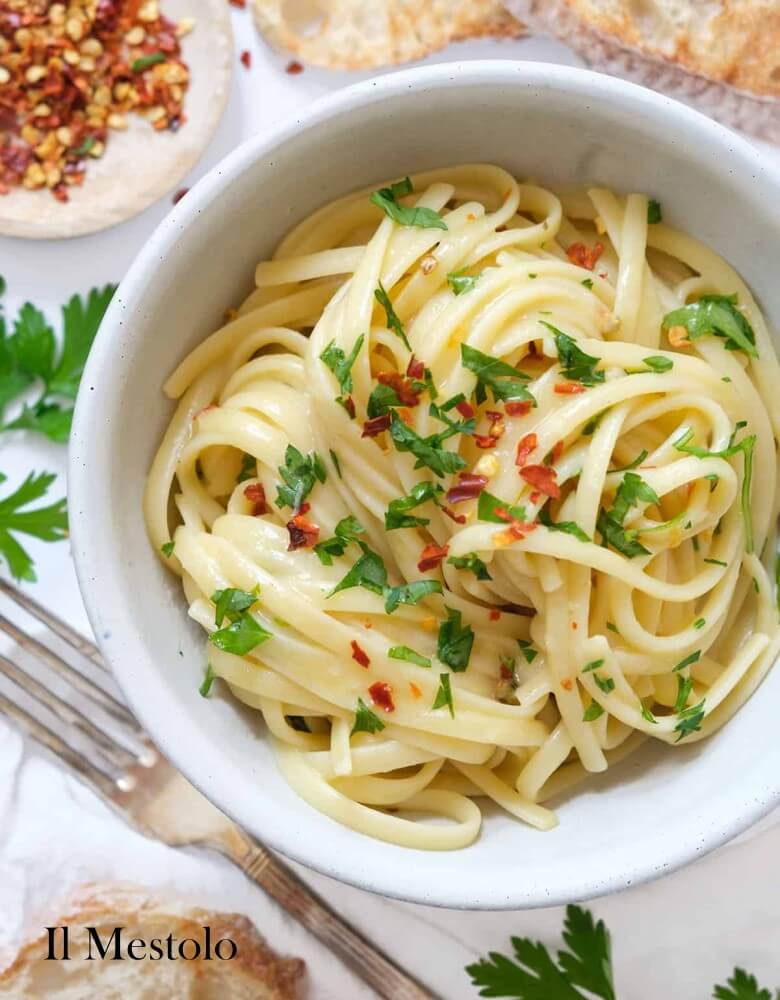 Pasta mit Knoblauchbutter - Rezepte der italienischen Küche
