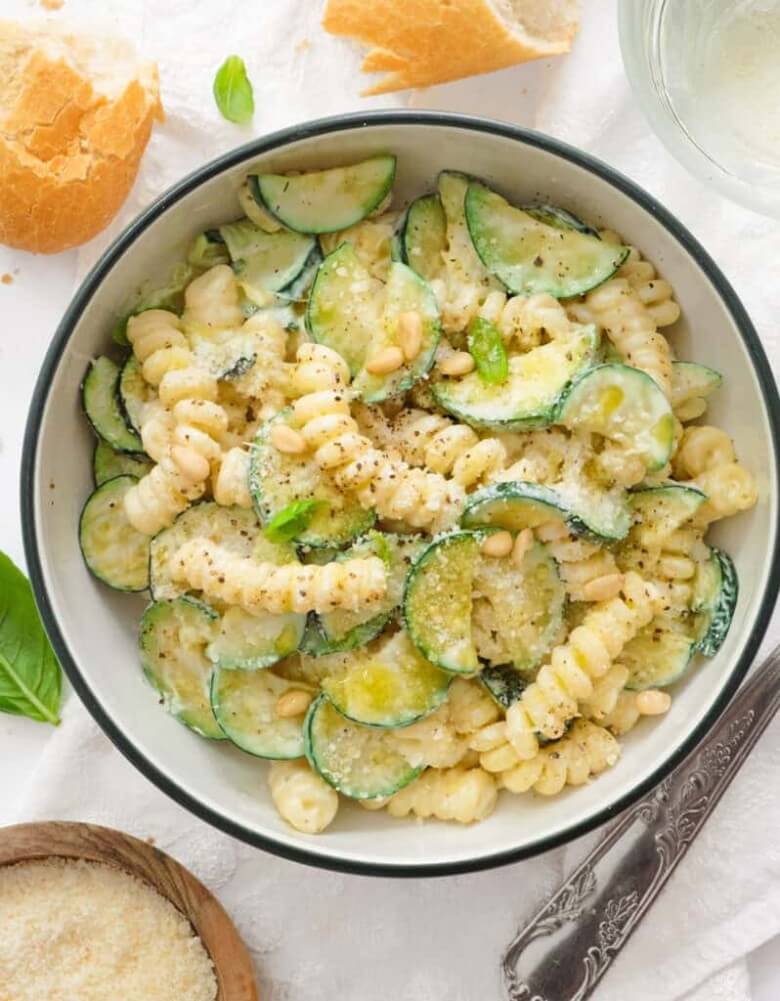 Schnelles, einfaches Pastarezept mit Zucchini