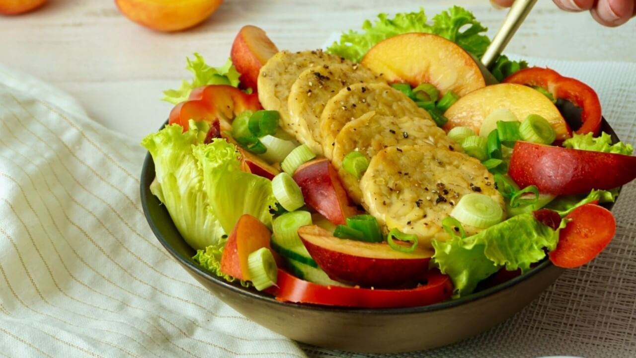 Pfirsich Feta Salat der italienischen Küche