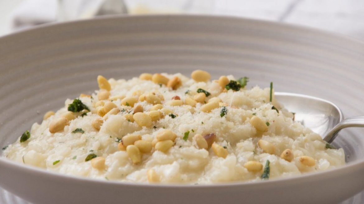 Risotto mit Pinienkernen und frischen Kräutern