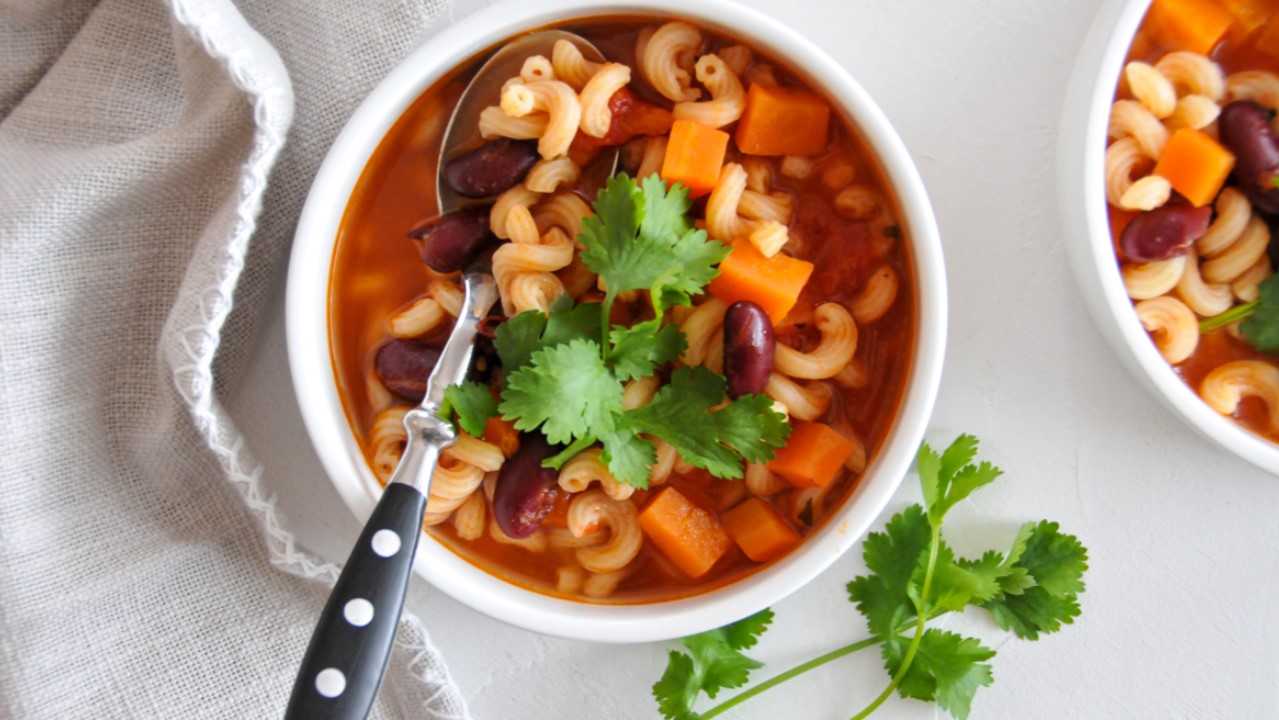 Rote Minestrone kochen