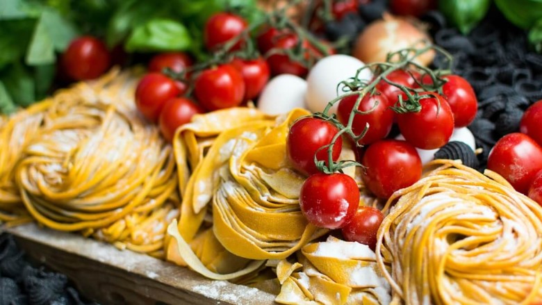 Frische Zutaten für italienische Pastasaucen