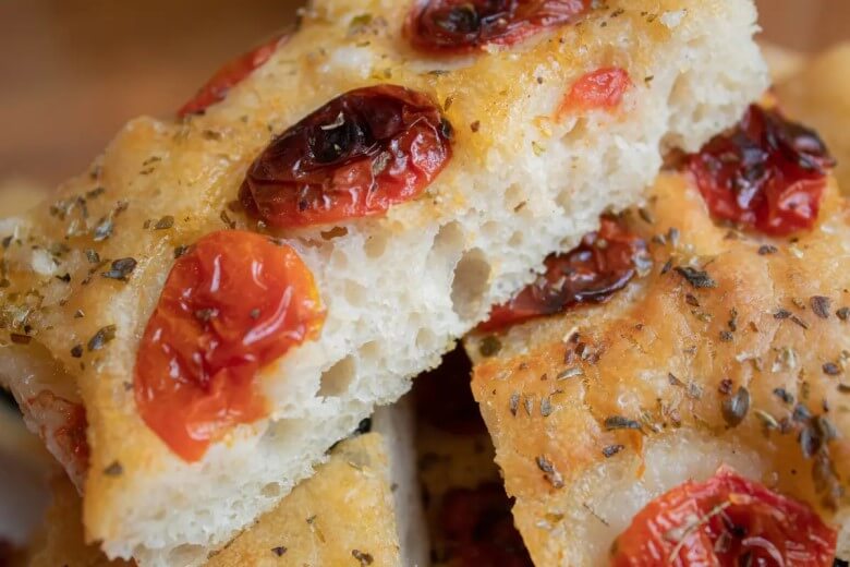 Lust auf Focaccia mit Tomaten und Kräutern