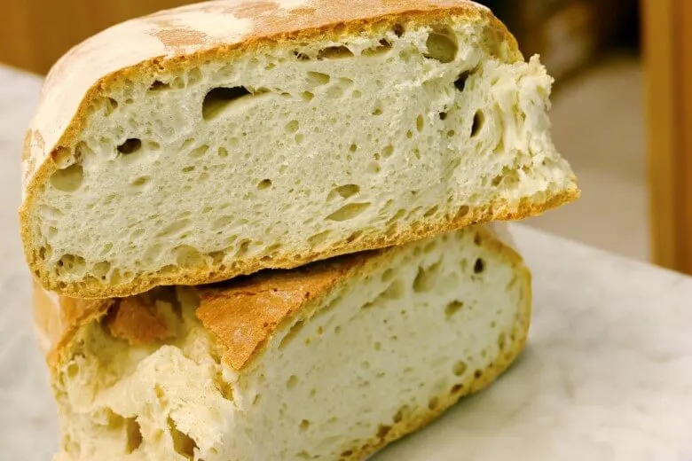 Toskanisches Brot ungesalzen - Geschichte & Rezepte